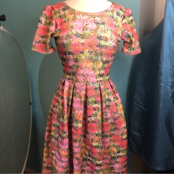 LuLaRoe spring Amelie dress . Size  S. With pockets 🌸 - Picture 1 of 8